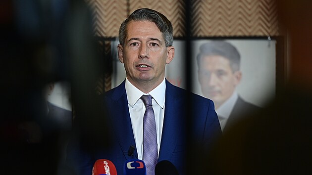 Podnikatel Karel Diviš na tiskové konferenci ohlásil, že sesbíral potřebný počet podpisů pro prezidentskou kandidaturu. (4. listopadu 2022)