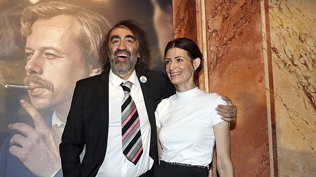 Jakub Kohk a jeho partnerka Barbora na premie filmu Havel (Praha, 21. ervence 2020)