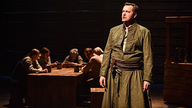 Muzik�l Dev�t k��� napsan� pro M�stsk� divadlo Brno vypr�v� starou moravskou legendu o ukrutn�m �inu, kter� se podle kronik odehr�l kolem roku 1540 v mal� v�sce nedaleko Velk� B�te�e.