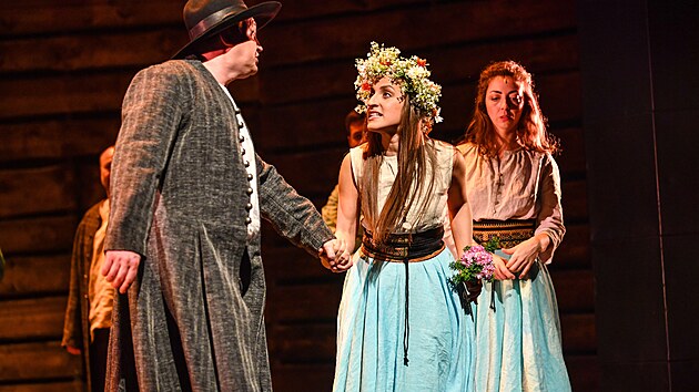 Muzik�l Dev�t k��� napsan� pro M�stsk� divadlo Brno vypr�v� starou moravskou legendu o ukrutn�m �inu, kter� se podle kronik odehr�l kolem roku 1540 v mal� v�sce nedaleko Velk� B�te�e.