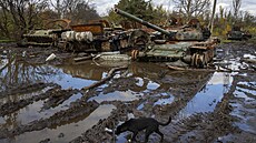 Poškozené ruské tanky v Charkovské oblasti (30. října 2022) | na serveru Lidovky.cz | aktuální zprávy