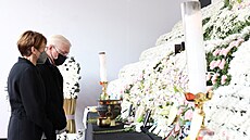 N�mecký prezident Frank-Walter Steinmeier a jeho man�elka Elke B�denbender u...