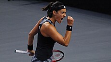 Francouzka Caroline Garciaová se raduje v úvodním utkání Turnaje mistryň proti...