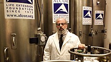 Tady, v tancích, �ekají t�la na svá o�ivení. N�která ji� od roku 2002, kdy byl...