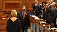 Poprvé v novém slo�ení se se�el Senát, který si na ustavující sch�zi volí své...