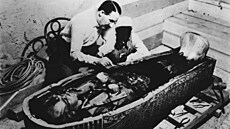 Britský archeolog Howard Carter hledal v Údolí král hrobku tém neznámého...