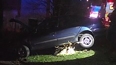 Auto s pti mladíky havarovalo ve Strání na Uherskohradisku. (5. listopadu...