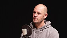 Bývalý hokejista Luká Krajíek odpovídá v podcastu Z voleje.