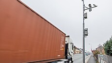 Nové radary na hradeckých silnicích. Na snímku kamera v Koutníkov� ulici