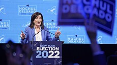 Demokratická právnika Kathy Hochulová se stala první enou ve funkci...
