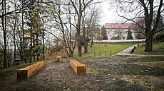 Obnova se týkala celé plochy parku, tém�� osmnácti tisíc metr� �tvere�ních. V...