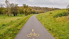 Cyklostezka vedoucí do Hru�ova.