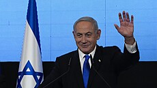Benjamin Netanjahu promlouvá ke svým příznivcům v sídle své strany během...
