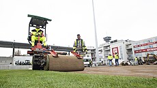 Stavba Letního stadionu finiuje, pokládka trávníku je zásadní (3. listopadu...