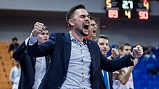 Brn�nský asistent Martin Van�k slaví vít�znou trefu �imona Svobody proti Ústí.