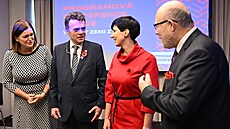 Zprava  vicepremiér a ministr zdravotnictví Vlastimil Válek, pedsedkyn TOP 09...