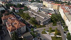 Parkovací d�m u D�tské nemocnice by se mohl za�ít stav�t u� v p�í�tím roce....