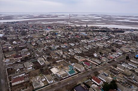 Heniesk je pístavní msto na Ukrajin leící na behu Azovského moe. (8....