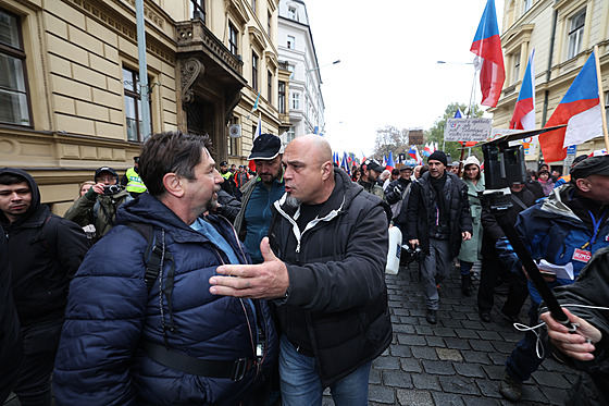 Protestní pochod za umonní vystoupení ve vysílání eské televize a demisi...