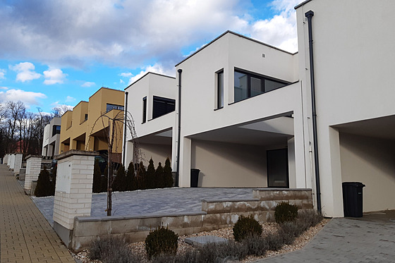 Řadové domy na novém havlíčkobrodském sídlišti Rozkoš.