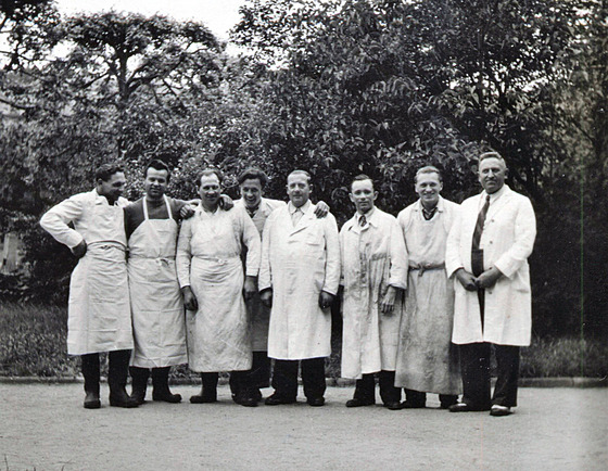 První povále�ný cech �eských �ezník� u Al�b�tiných lázní (1945)