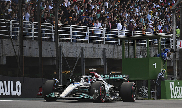 Po trápení opět mezi elitou? Možná. Mercedes vysílá rozdílné hlasy