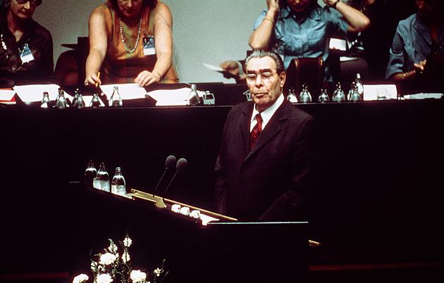 KOMENTÁŘ: Vládl tvrdou rukou, měl rád luxusní zboží. Před 40 lety zemřel Brežněv