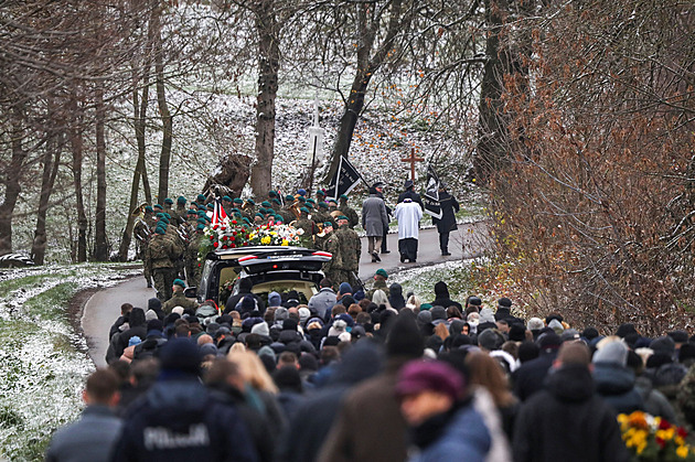 Poláci pohřbili druhou oběť výbuchu rakety, policie místo neštěstí opustila