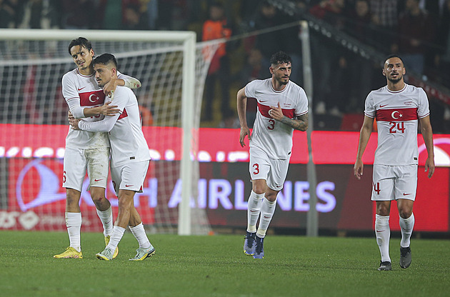 Turecko - Česko 2:1, poslední zápas roku fotbalistům nevyšel, gól dal jen Černý