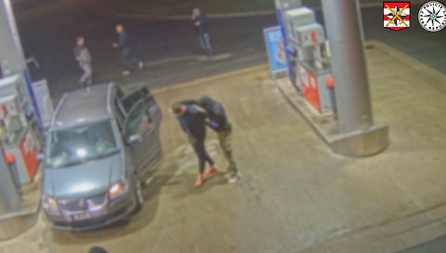 Cizinec ukradl navigace za pět milionů, zásahovka ho překvapila na benzince