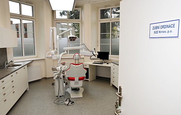 Nová zubní ordinace čeká na pacienty, ti musejí doufat ve štěstí při losování.