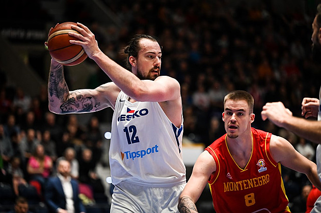 Spoluhráčův strejda řídí tank. Balvín o ukrajinském Prometeji i hubnutí