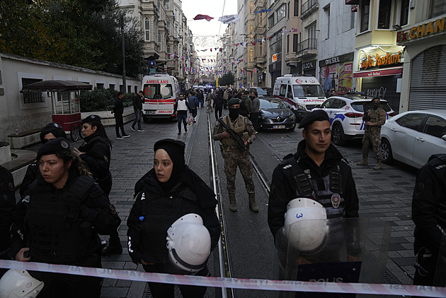 Při výbuchu v Istanbulu zemřelo nejméně šest lidí, Erdogan mluví o terorismu