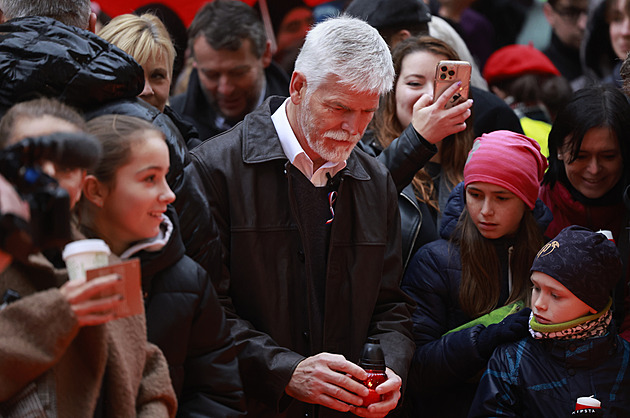 Poučme se z chyb, řekl Pavel. Chraňme demokracii, sdílí Nerudová a další