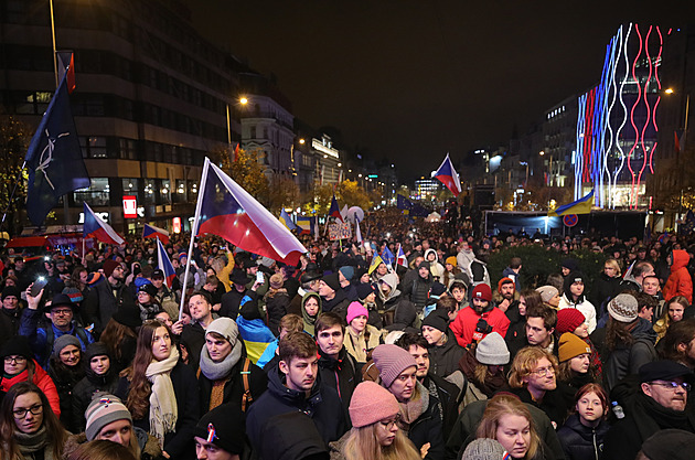 Hymna, oslavy, ale i protestní pochod kontroverzního aktivisty. Co se chystá v ulicích 17. listopadu?