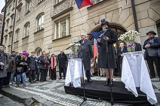 U Hlávkovy koleje řečníci promluvili o boji studentů za pravdu a pomoc druhým