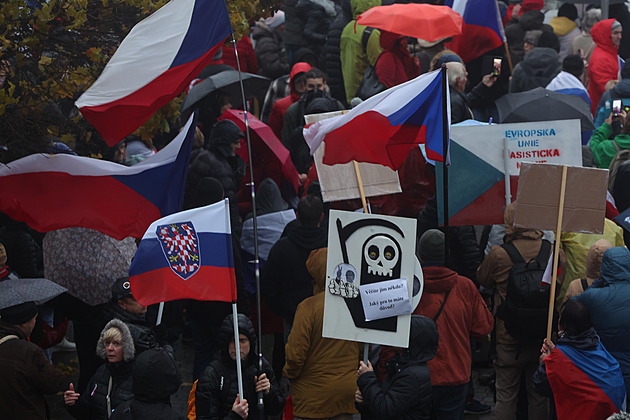 Je tu velká skupina, která může ohrozit demokratické Česko, varuje zpráva vnitra