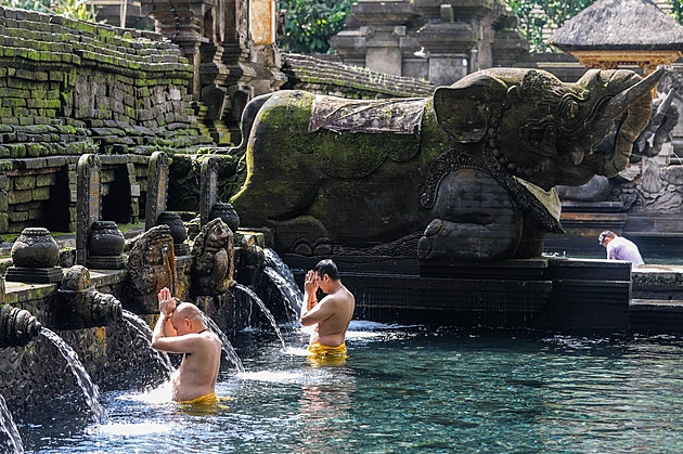 Z Bali deportovali Rusku kvůli nahým fotkám. Ostrov přitvrdí vůči turistům