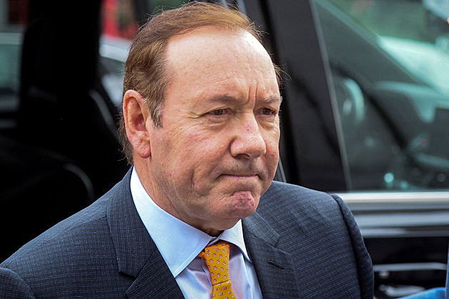 Kevin Spacey čelí v Británii dalším obviněním ze sexuálních napadení mužů