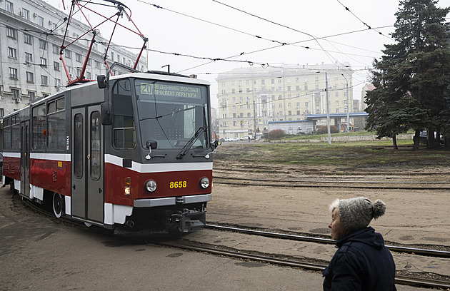 V Charkově už vozí cestující první tramvaj, kterou městu darovala Praha