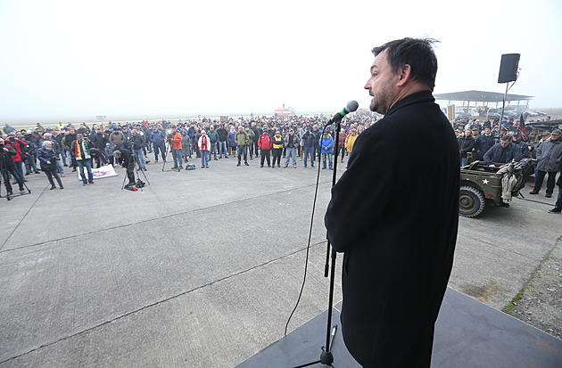 Armáda si plánuje letiště v Líních ponechat jako záložní, průmysl tam nechce