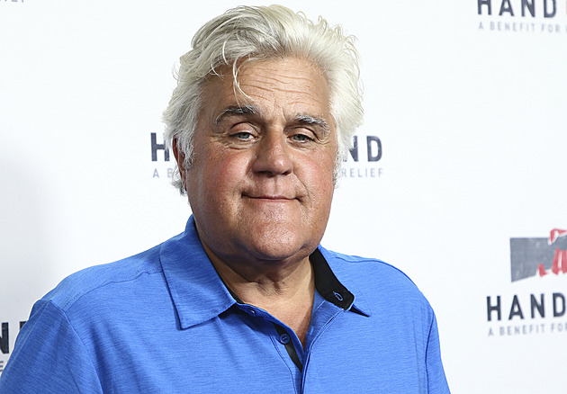 Moderátor Jay Leno skončil s vážnými popáleninami v nemocnici