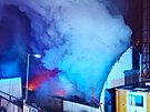 V nedli rno hasii bojovali s plameny ve skladu kulis na Praze 4. (13....