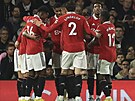 Fotbalisté Manchesteru United se radují z gólu v utkání proti Fulhamu.