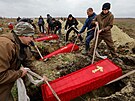 Poheb proruských voják na hbitov v okupovaném ukrajinském Luhansku. (11....