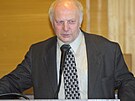 Jaromír Jágr starí v roce 2002 coby prezident  kladenského hokejového klubu.