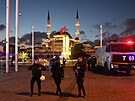 Turecké bezpenostní sloky vyetují útok na tíd Istiklal v Istanbulu. (13....