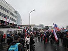 Tisíce lidí protestují ped eskou televizí. (17. listopadu 2022)
