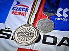 Cyklista Mathias Vacek pedstavil na tiskové konferenci  stíbrné medaile,...