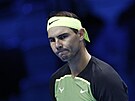 Nespokojený Rafael Nadal bhem druhého zápasu na Turnaji mistr proti...